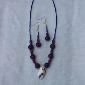 Beaded shell necklace w/earrings (item#13)